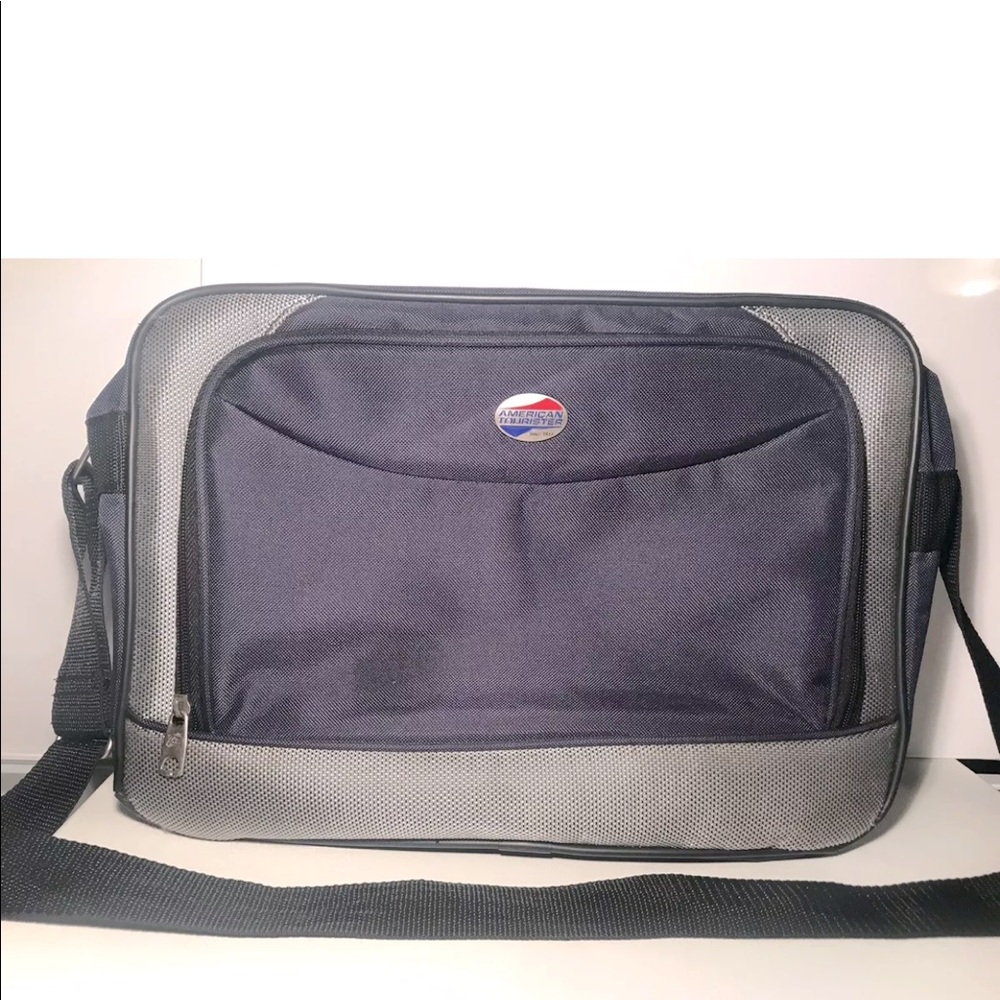 American Tourister CarryOn Shoulder Travel Bag17"W